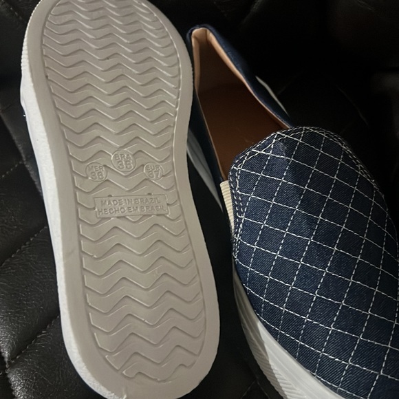 Size 6 shoes - Picture 3 of 3